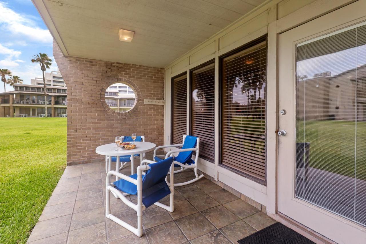 Ground Floor Beachfront Beauty! Steps To The Beach And Pool South Padre Island Exterior photo