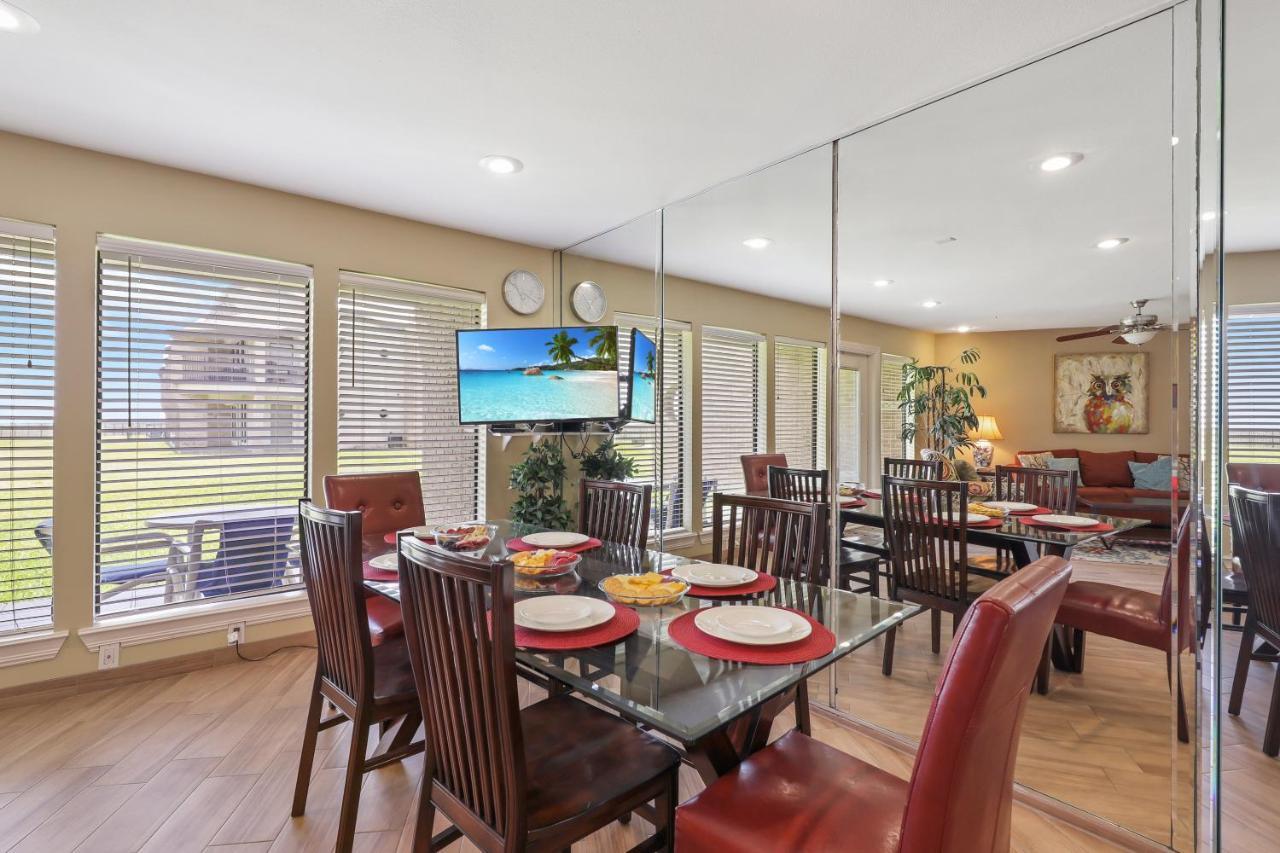 Ground Floor Beachfront Beauty! Steps To The Beach And Pool South Padre Island Exterior photo