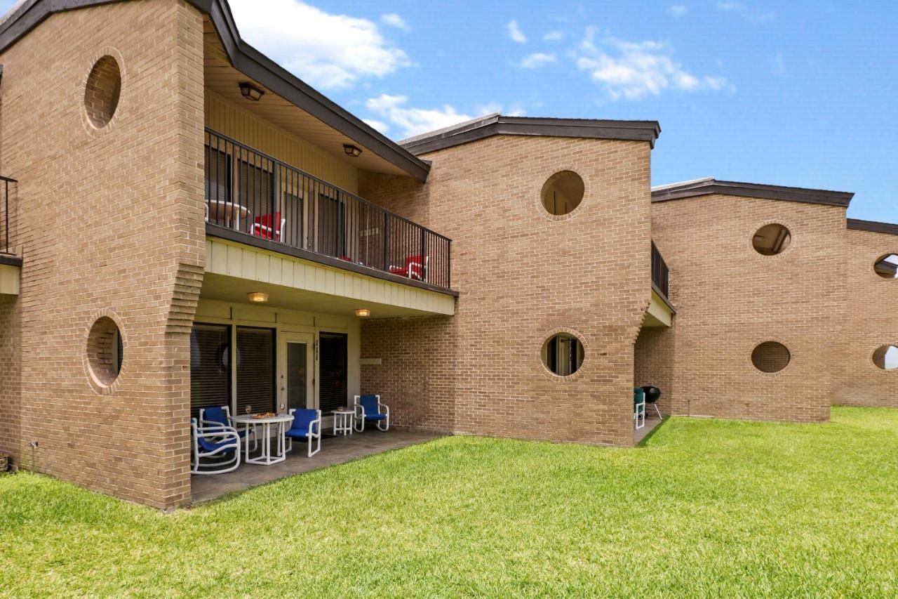 Ground Floor Beachfront Beauty! Steps To The Beach And Pool South Padre Island Exterior photo