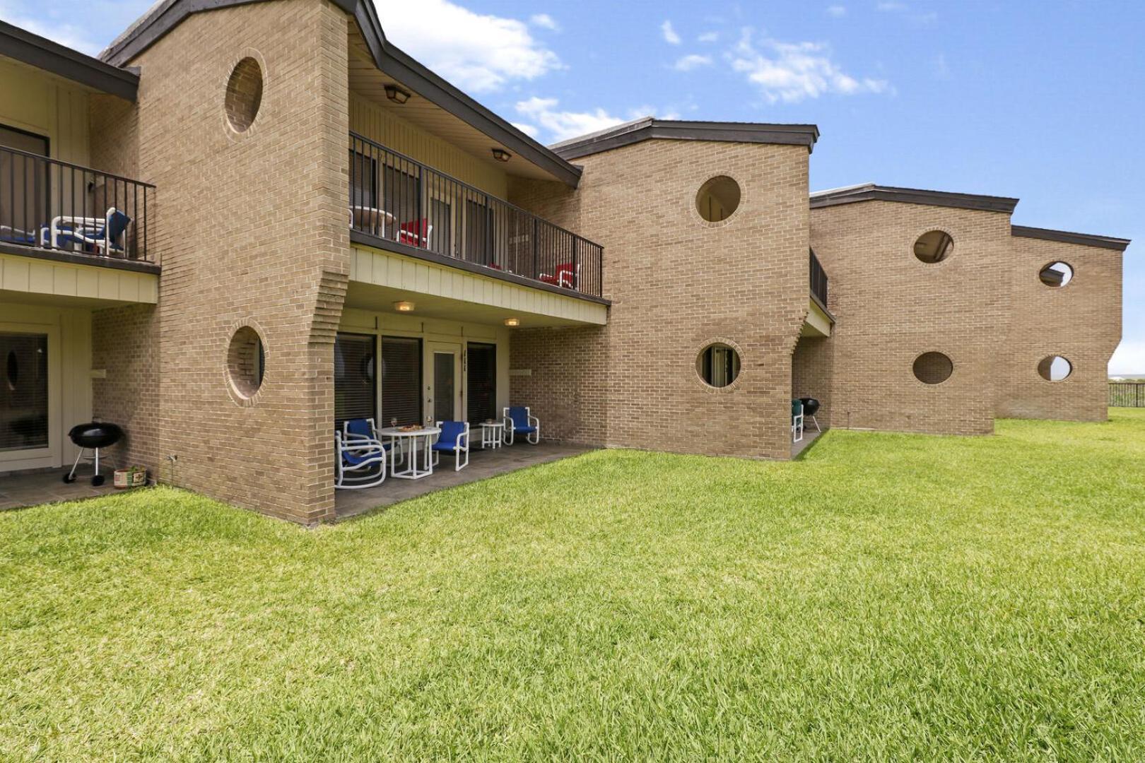 Ground Floor Beachfront Beauty! Steps To The Beach And Pool South Padre Island Room photo